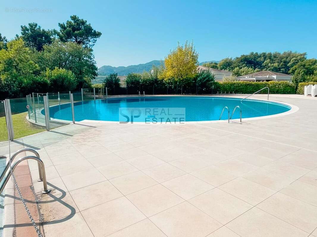 Appartement à MANDELIEU-LA-NAPOULE