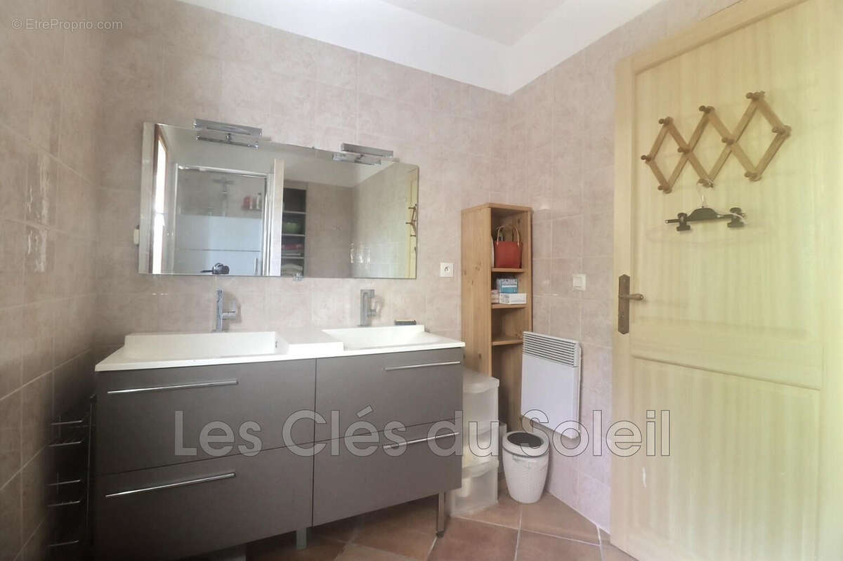 Maison à TOURVES