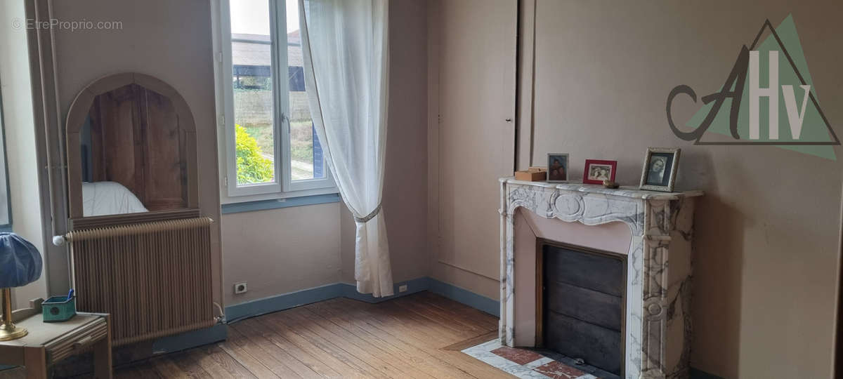 Maison à LES ORMES-SUR-VOULZIE