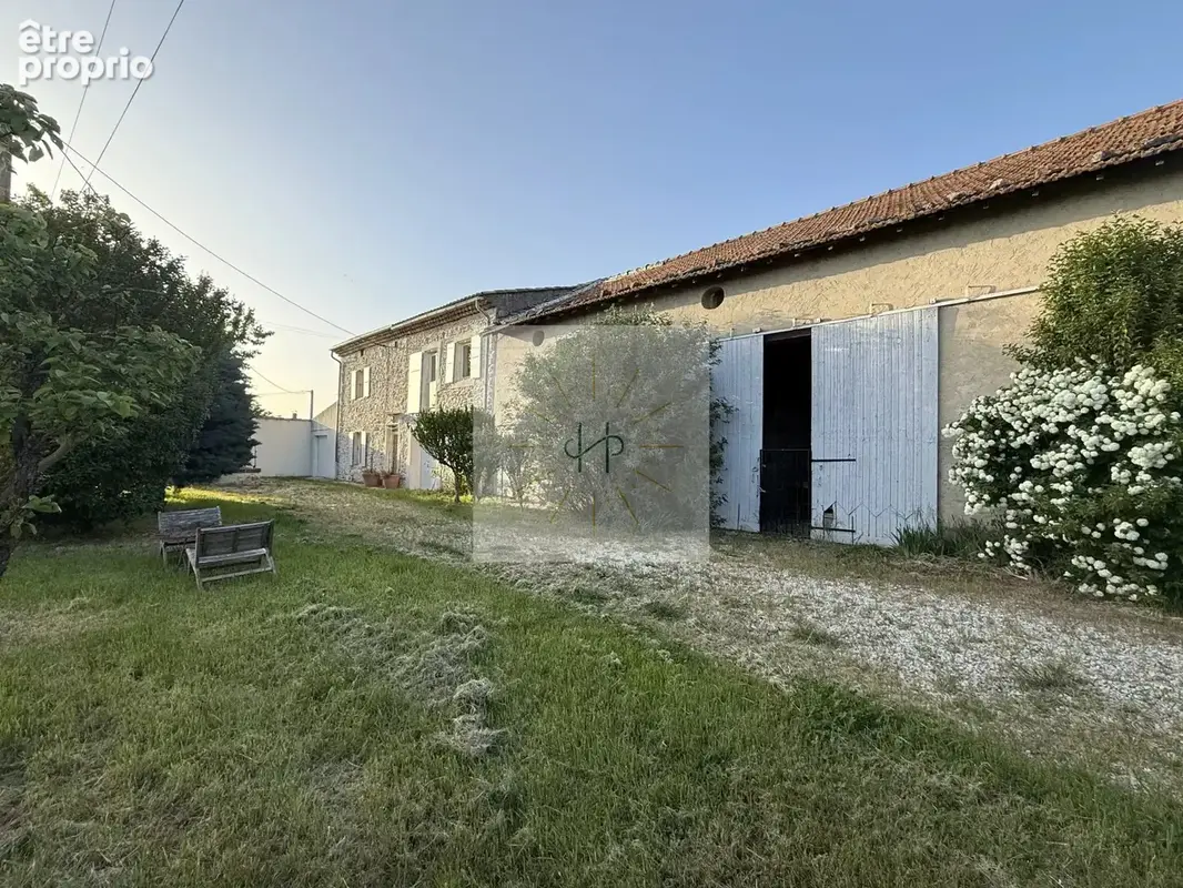Maison 256 m² à La Batie-Rolland  - photo 8
