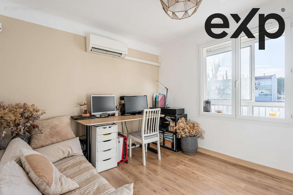 Chambre ou Bureau  - Appartement à CHATEAUNEUF-LES-MARTIGUES