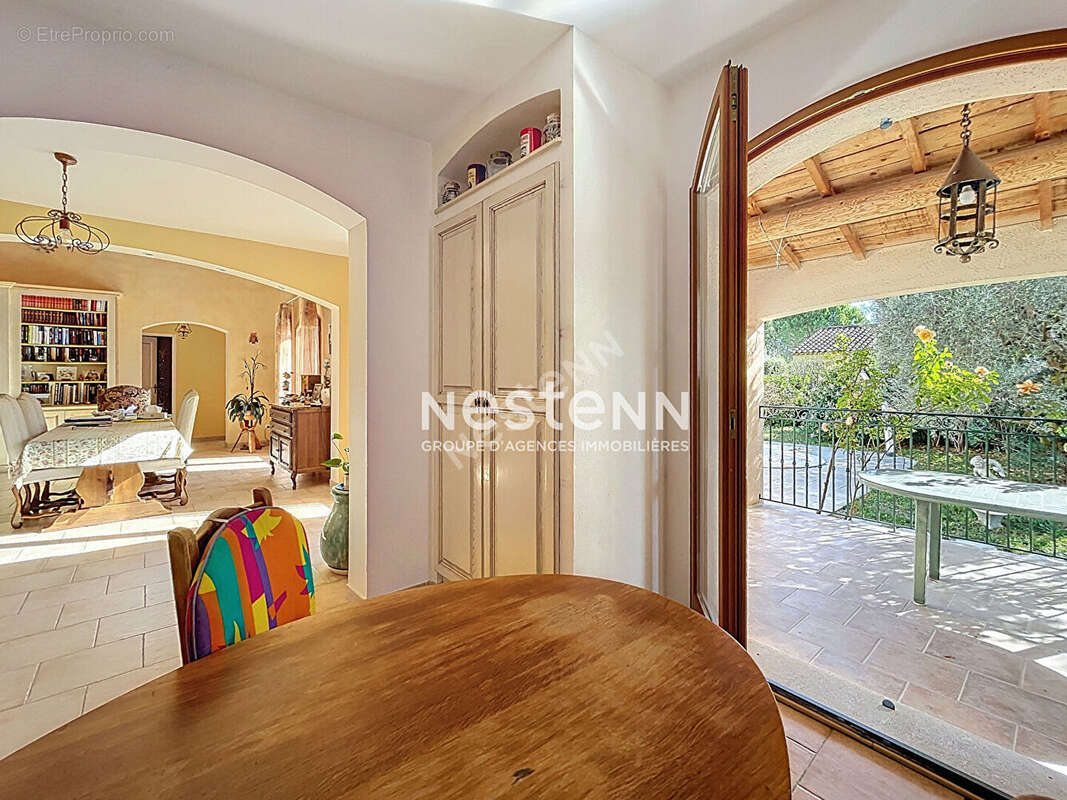 Calme absolu aux portes de la campagne - Villa indépendante de 166m2 habitables, 6 pièces, 4 chambres, vaste jardin, garage, pis - photo 3