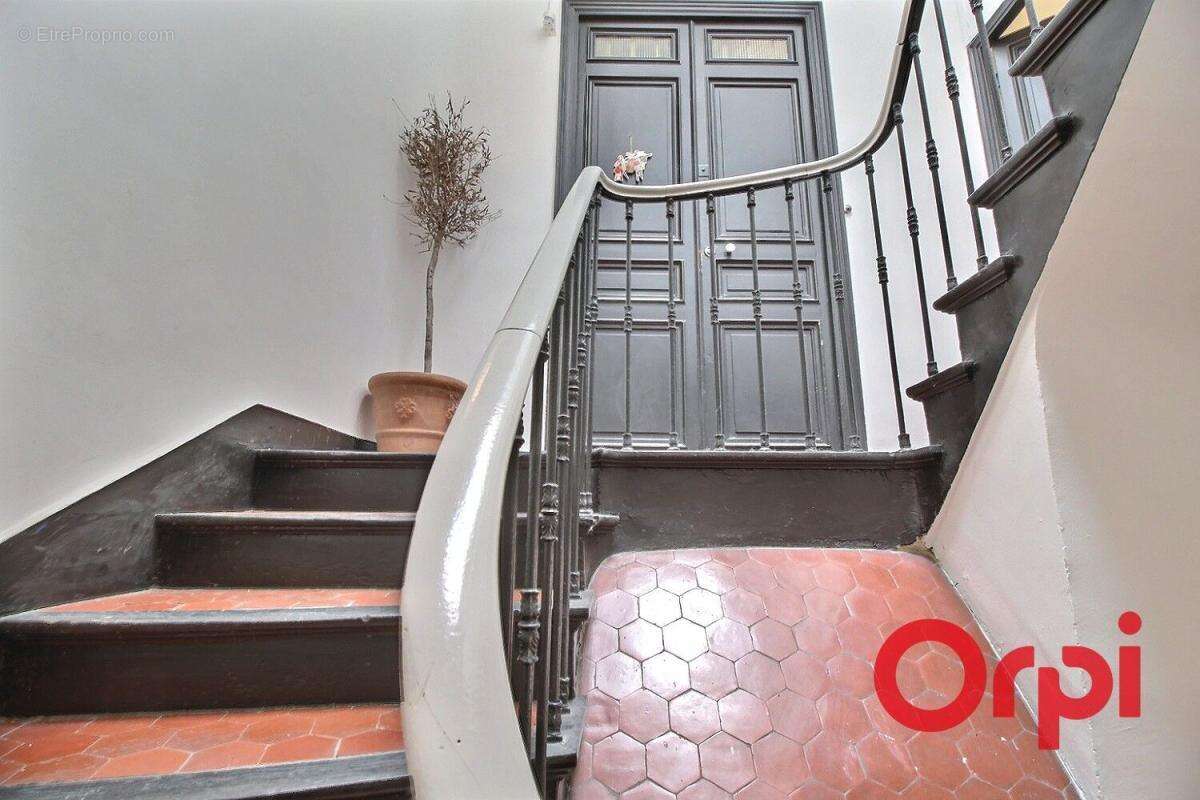 Appartement à MARSEILLE-2E