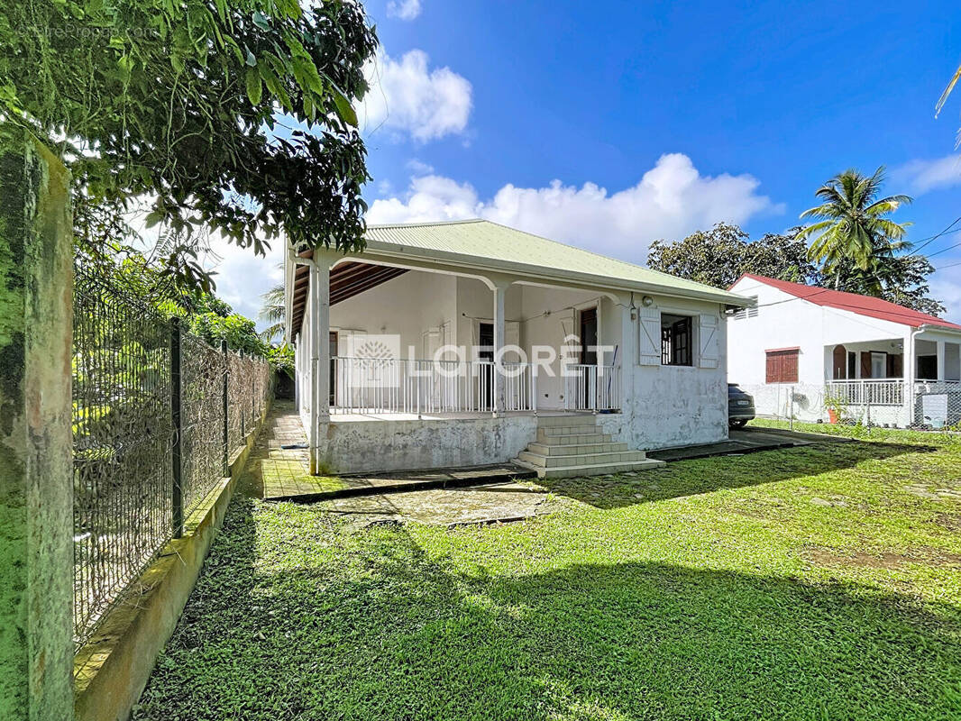 Maison à CAPESTERRE-BELLE-EAU