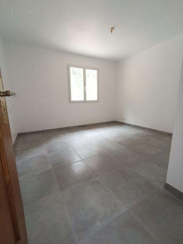 Maison à SAINT-RESTITUT