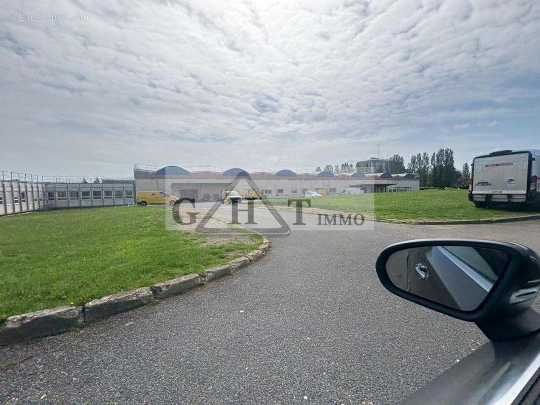 Entrepot 13 122 m² divisble a vendre a vaux le penil - photo 8