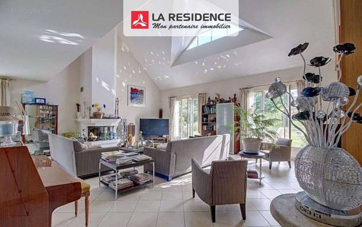 Maison 251 m² à Aigremont  - photo 2