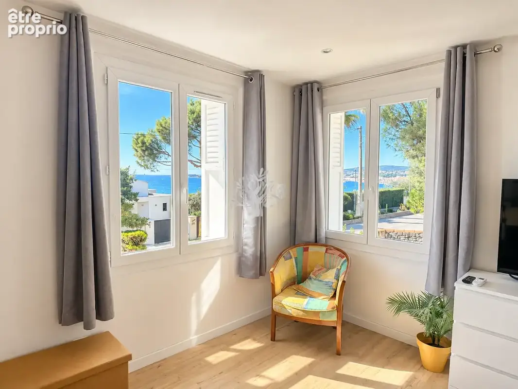 A vendre sanary sur mer appartement t2 vue mer a 2 pas de la plage - photo 4