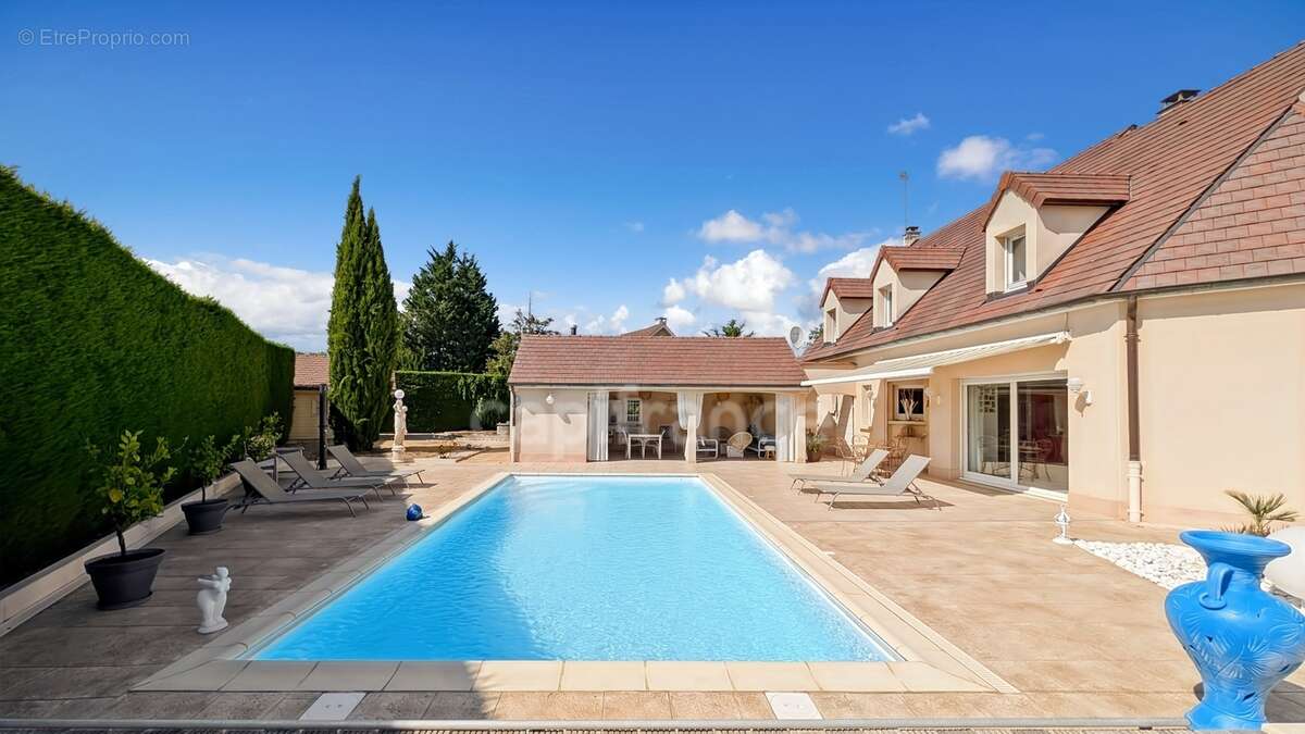 À 5 minutes de Chalon-sur-Saône (71) ​Superbe Villa de 200 m² double garage et dépendance Parc de 1 800 m² Piscine & Pool House  - photo 23