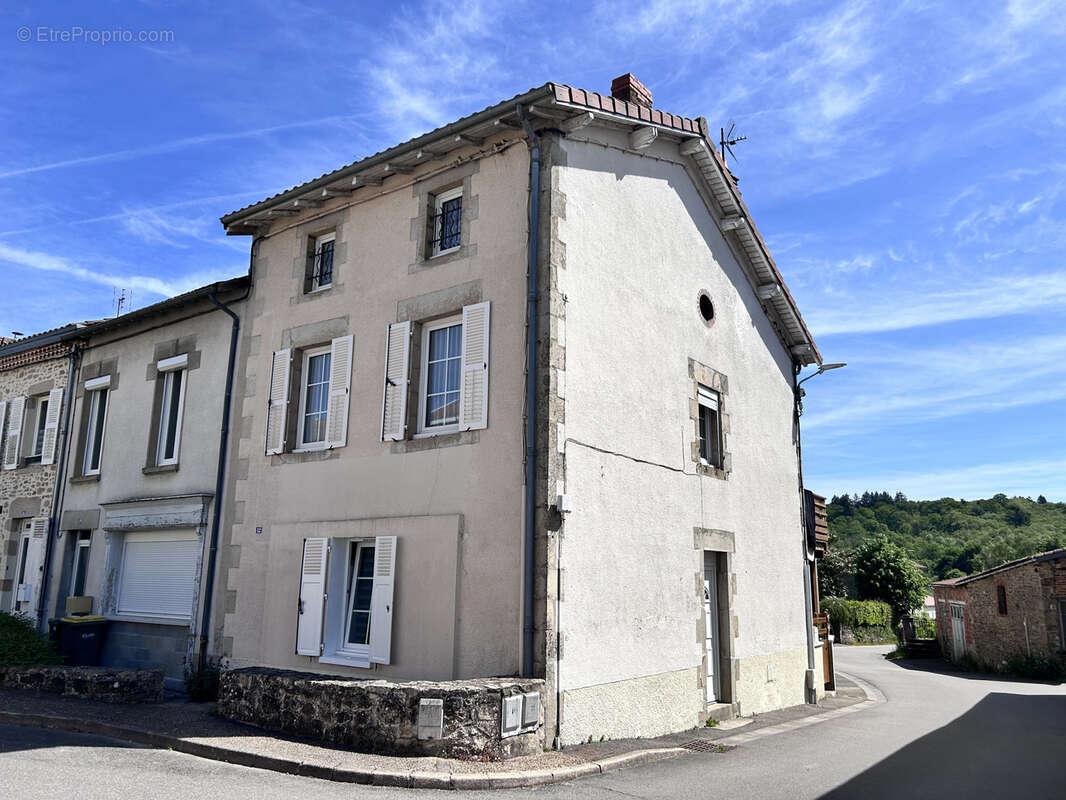 Maison à NANTIAT