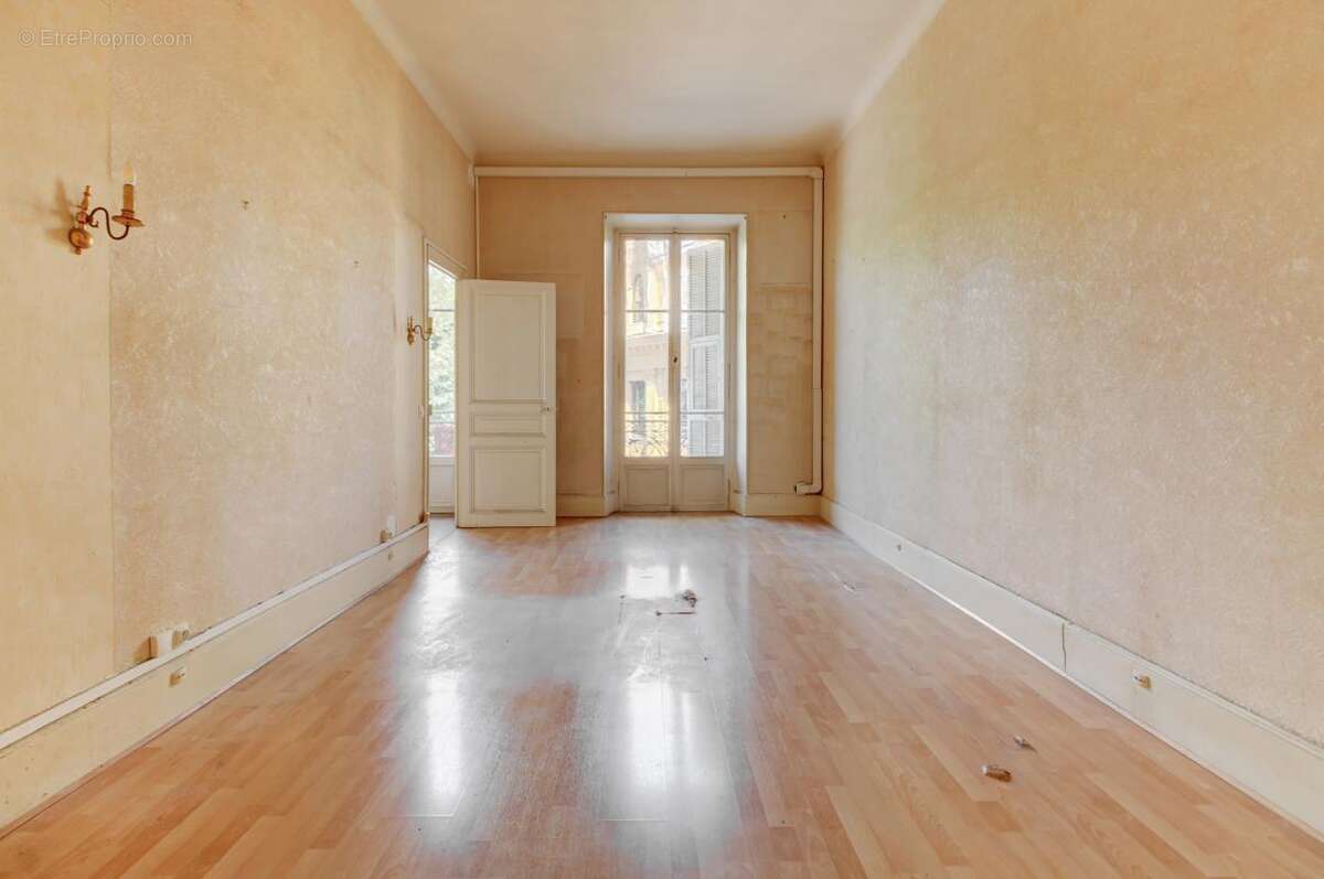 Appartement 5 pièces à rénover - photo 9