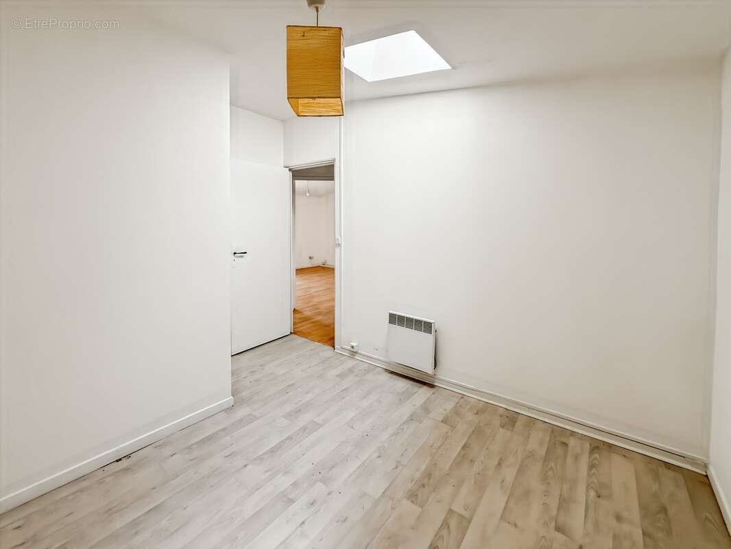 Idéal investisseur – Lumineux T2 bis de 46 m² – Bordeaux Capucins / Victoire - photo 3