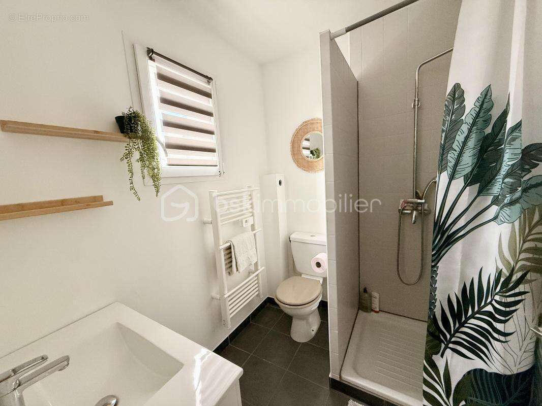Villa spacieuse non mitoyenne avec piscine garage et mobile-home indépendant - photo 10