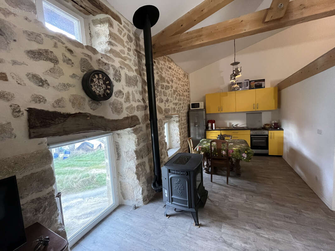 Maison à SAINT-HILAIRE-CUSSON-LA-VALMITTE