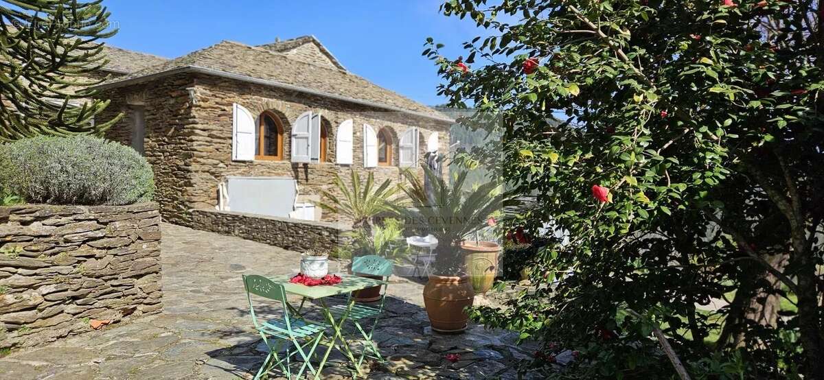 Maison à LE COLLET-DE-DEZE