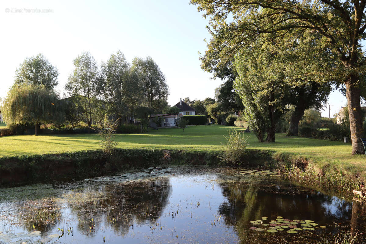 Maison à AINAY-LE-CHATEAU