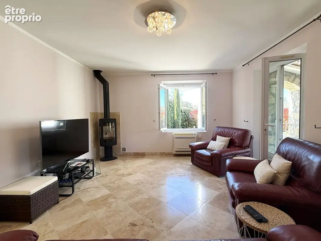 EXCLUSIVITE Proche Fayence villa de plain-pied en pierre Terrain 1175m2 Piscine - photo 8