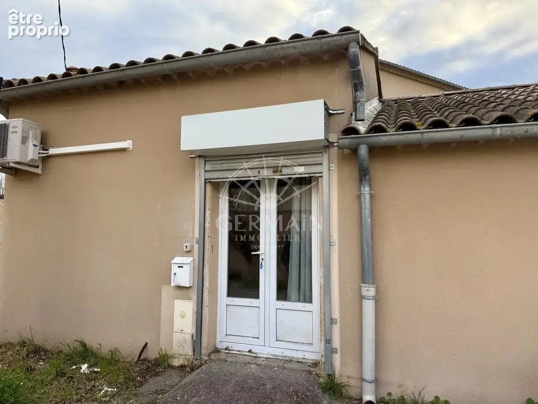À saisir, L'Isle-sur-la-Sorgue, local professionnel avec 4 places de parking. - photo 4