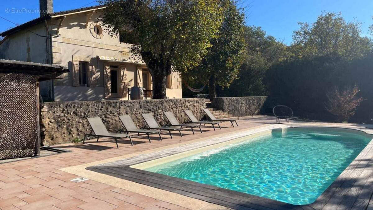 Maison à SAINT-GENES-DE-LOMBAUD