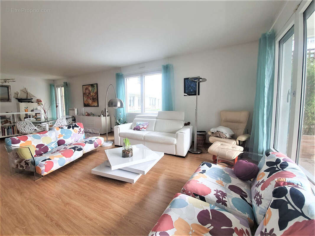 Appartement à COURBEVOIE