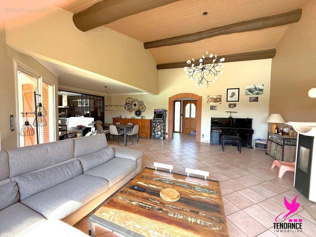 Villa de 200 m² sur 5 500 m² de terrain – potentiel de division - photo 4