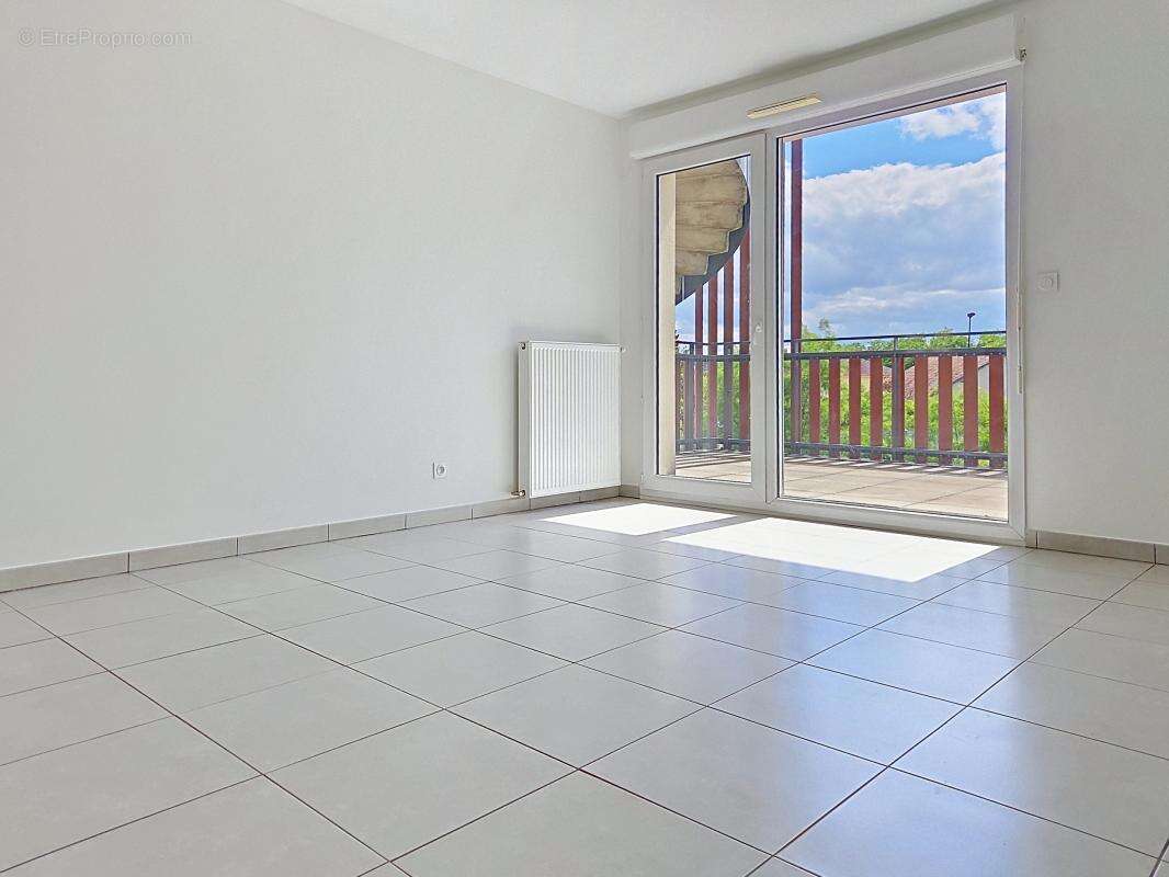 Appartement à MEYZIEU