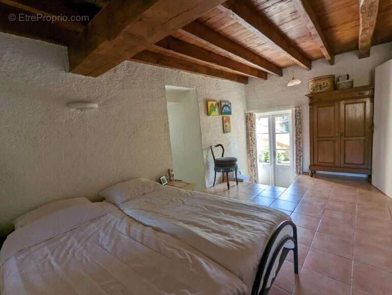 Maison à VICQ-EXEMPLET