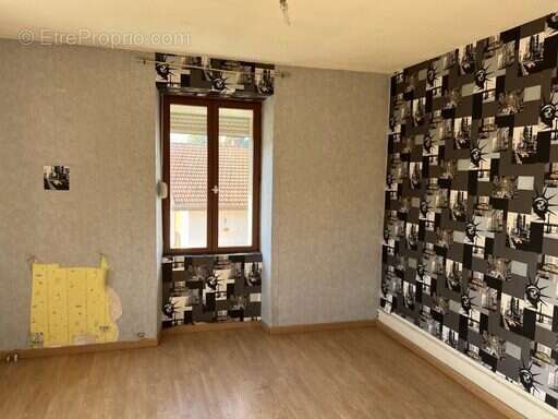 Maison à GRANGES-SUR-VOLOGNE