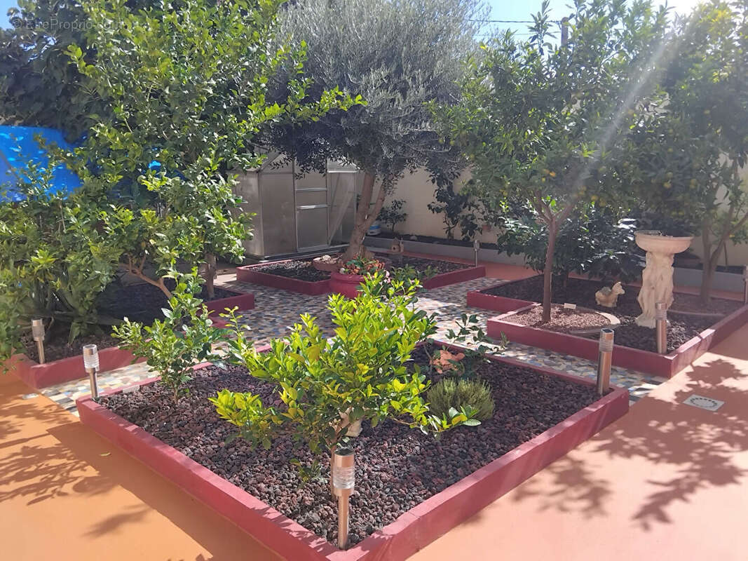 A vendre maison 8 pièces avec jardin, terrasse et vaste garage. - photo 12