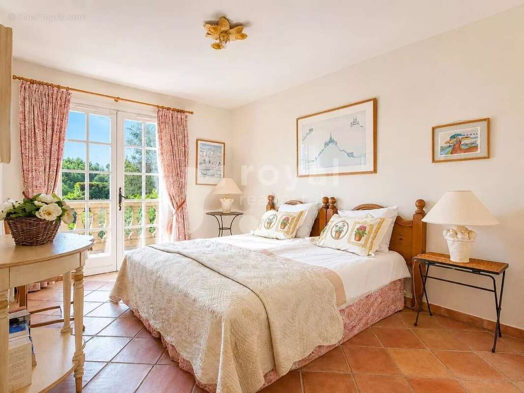 Maison à VALBONNE