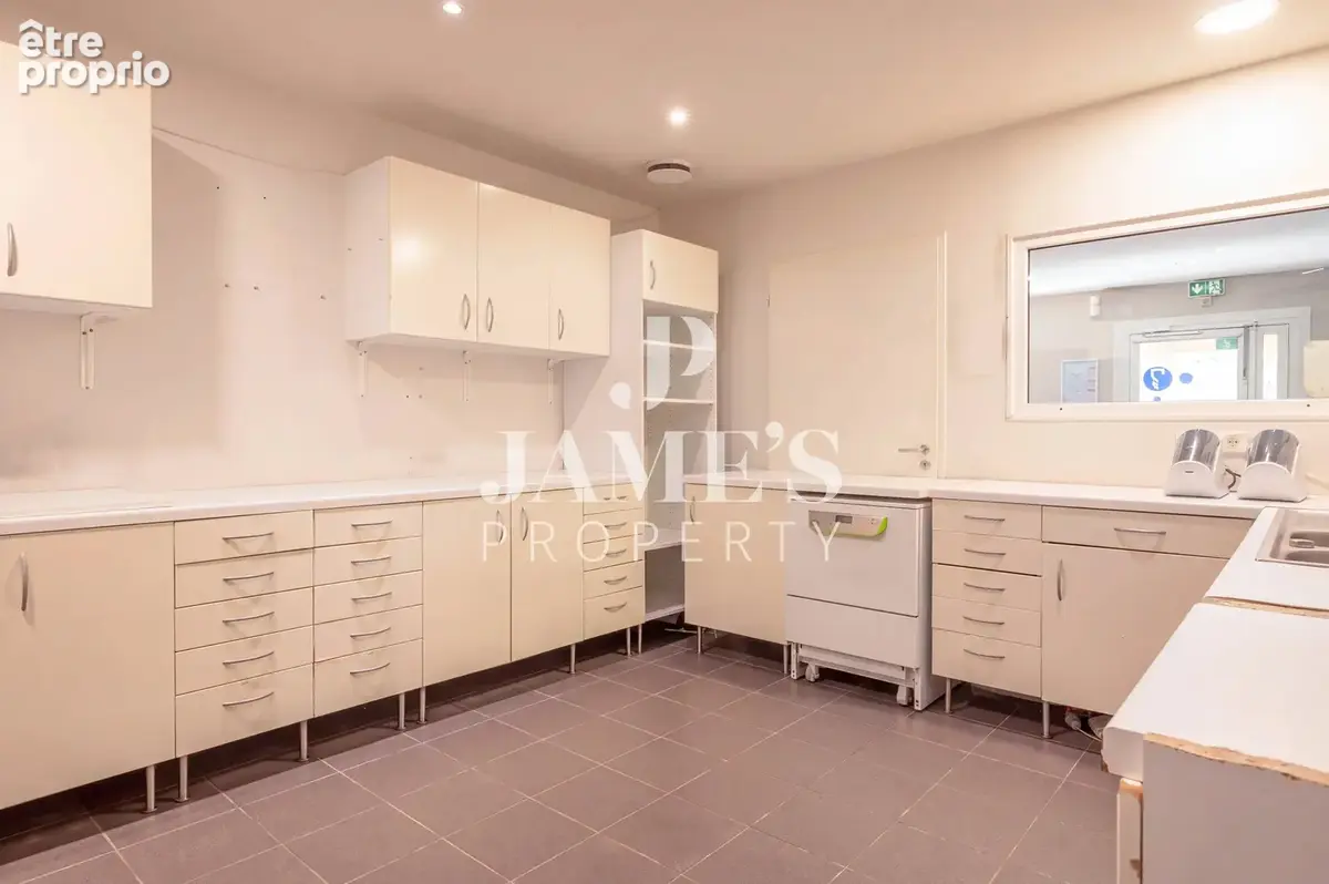Commerce 192 m² à vendre à Eyragues (13630) - photo 7