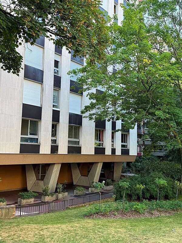 Parking à PARIS-15E