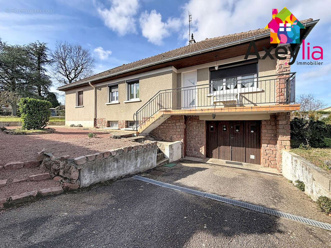 Maison à COMMELLE-VERNAY