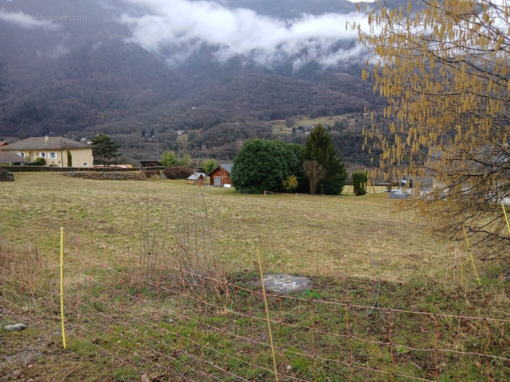 Terrain à LA CHAPELLE