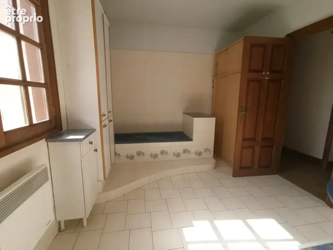 À Vendre : Maison Familiale avec Grand Terrain Attenant - photo 5