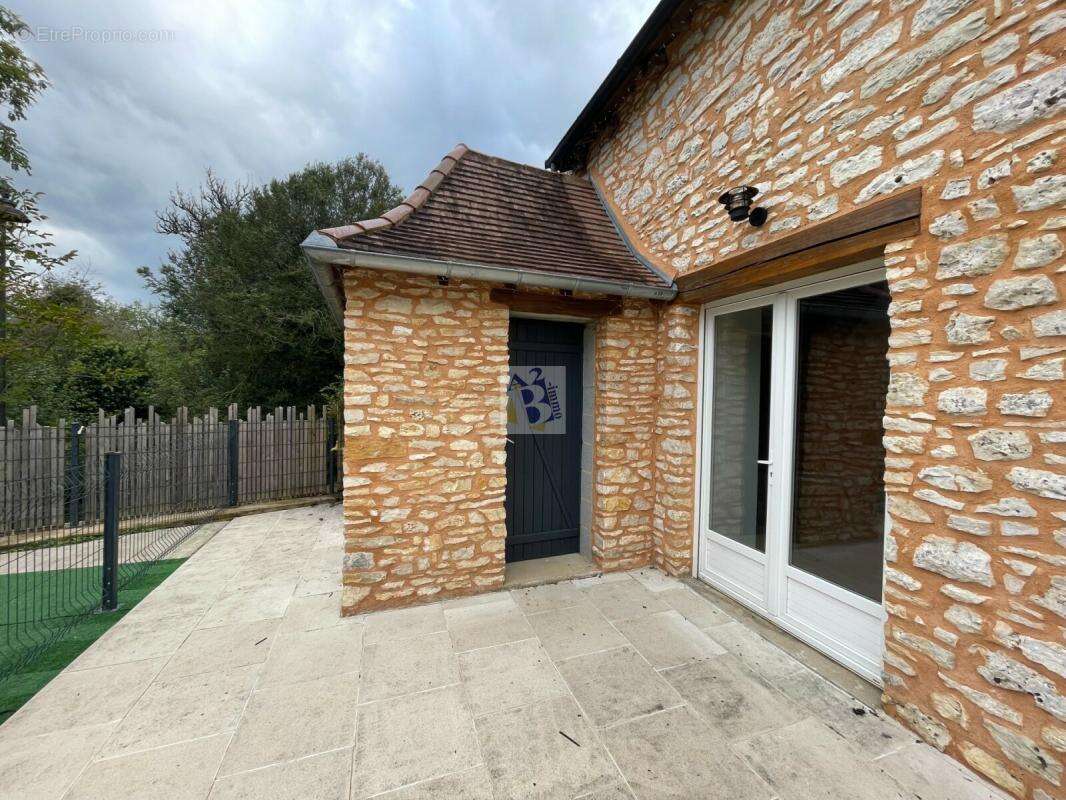 Maison à SAVIGNAC-LES-EGLISES