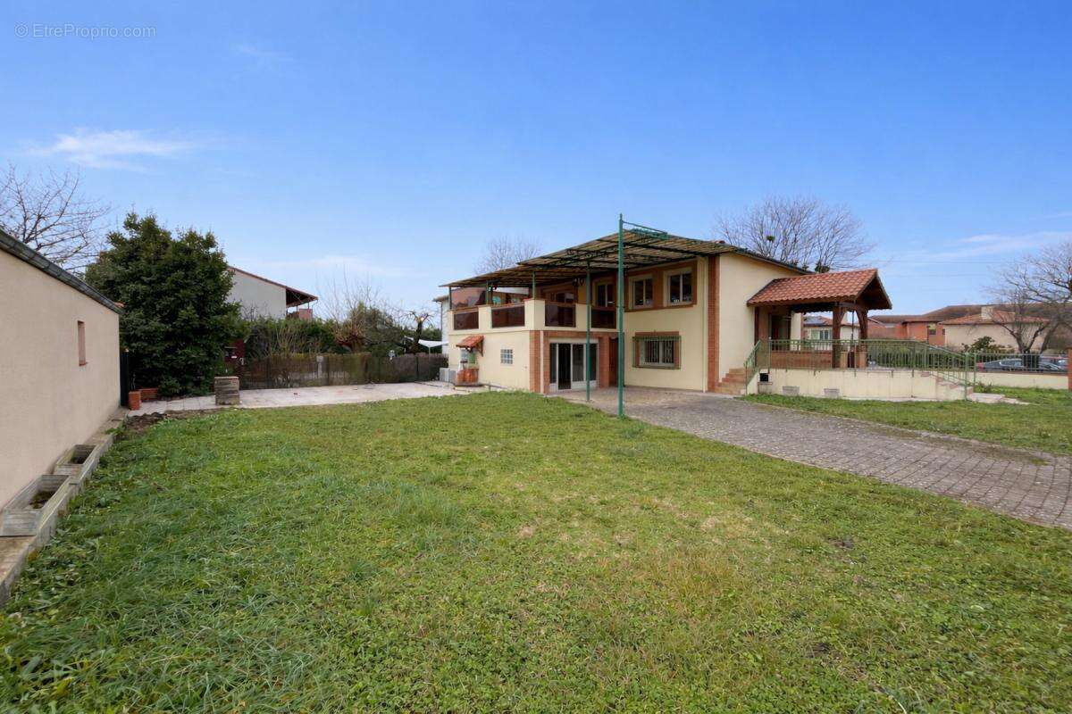 Maison à BRUGUIERES