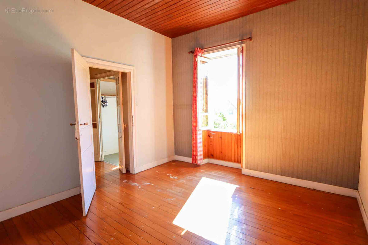 Maison à BEYNAC-ET-CAZENAC