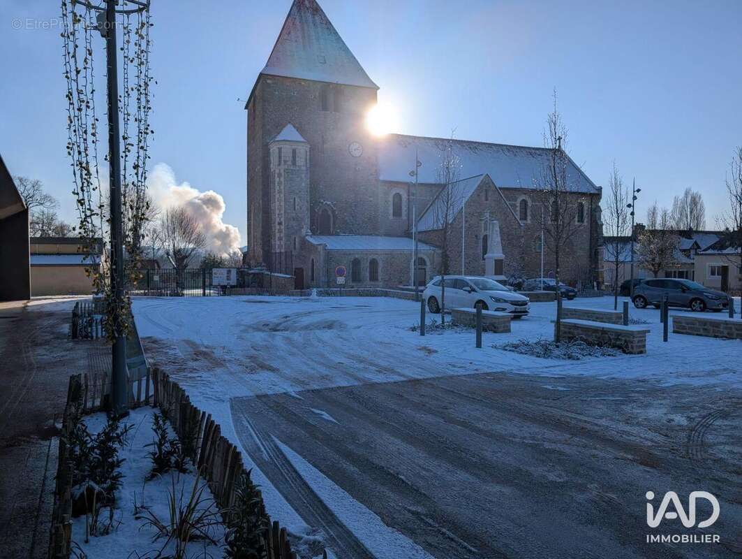 Photo 2 - Commerce à ROEZE-SUR-SARTHE