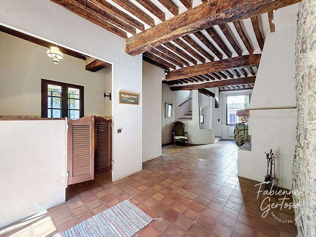 Maison à SOLLIES-VILLE
