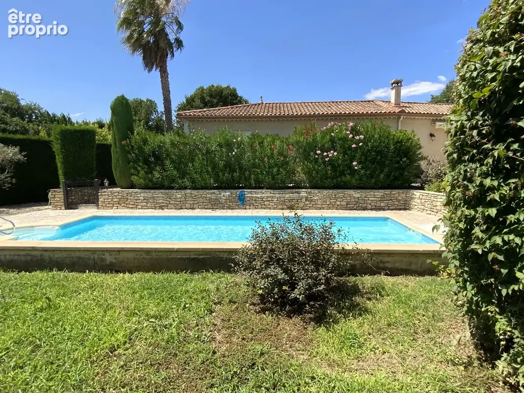 Villa de plain pied sur un terrain de 2300 m2 avec piscine. - photo 11