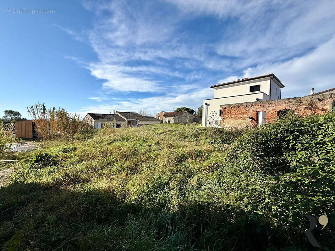 Terrain à DREMIL-LAFAGE