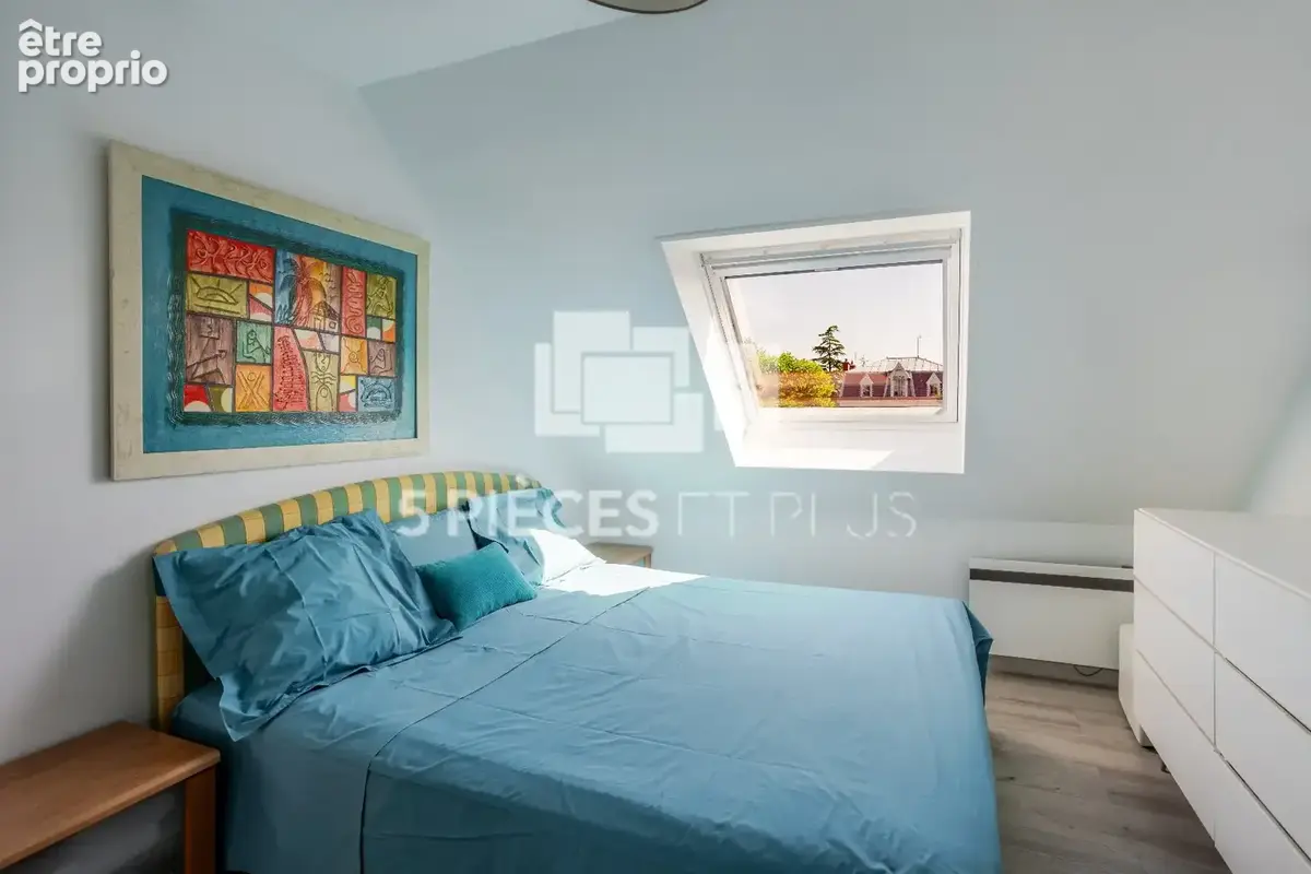 RARE - DERNIER ETAGE avec ascenseur - Superbe appartement avec terrasse, cave et double stationnement - photo 9