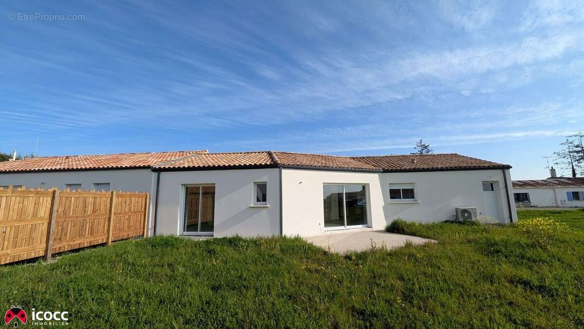 Maison 92 m² à Les Magnils-Reigniers  - photo 3