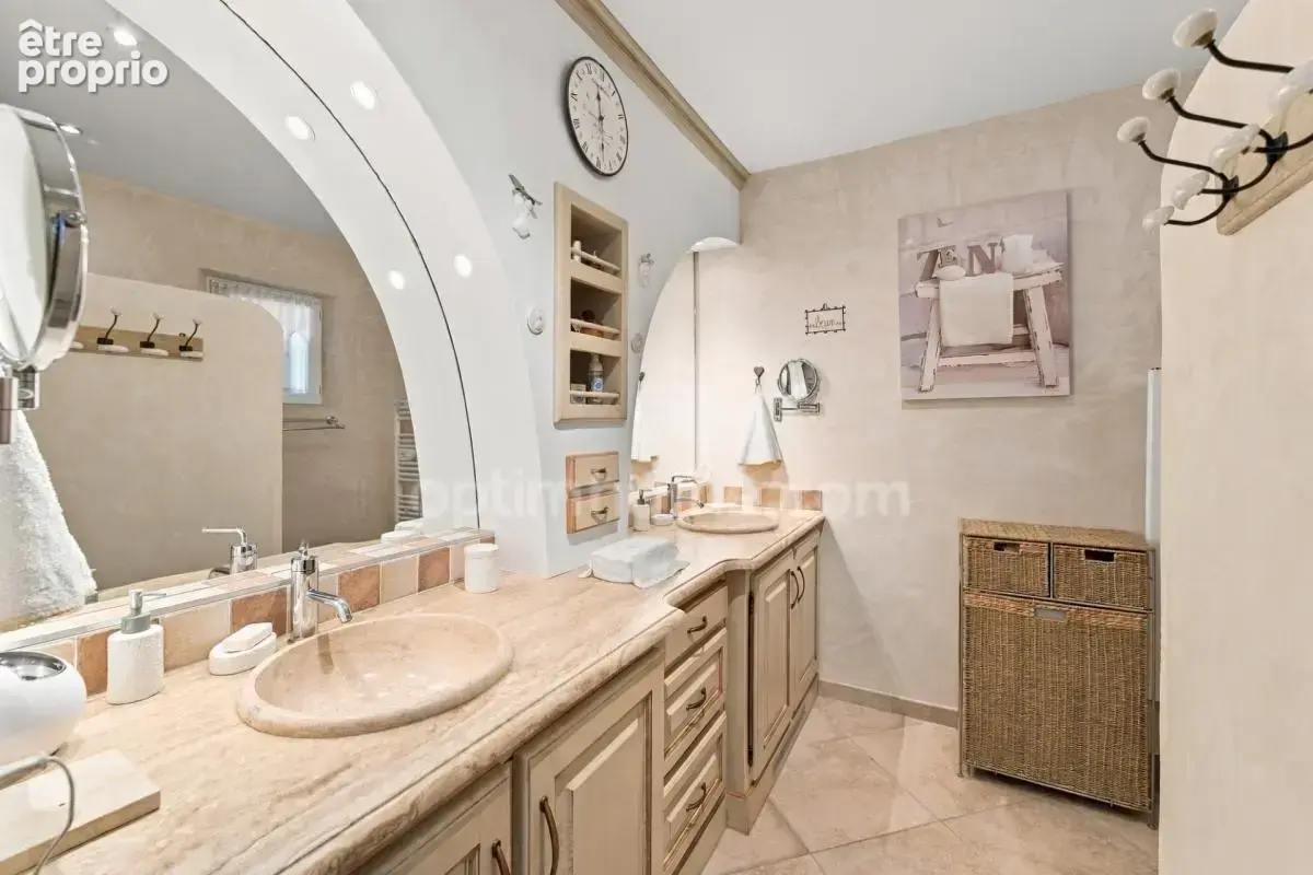 Paradou, Maison 145 m2, piscine chauffée, 1000 M2 de terrain l’art de vivre à deux pas du village - photo 10