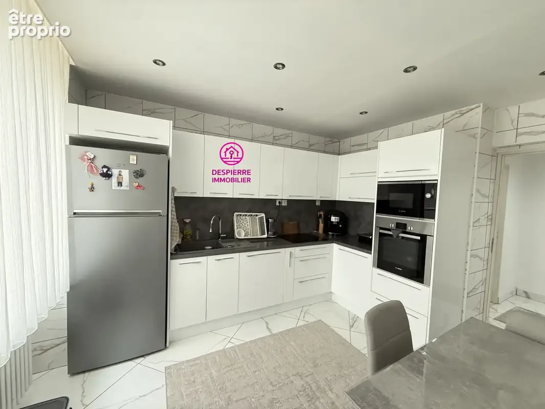 EXCLUSIVITE !! Roussillon, APPARTEMENT 110.5 m2 habitables, 4 chambres, balcon - photo 4