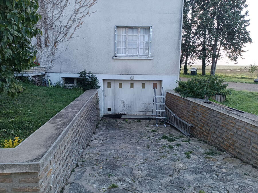 Maison à SAVIGNY-EN-SEPTAINE