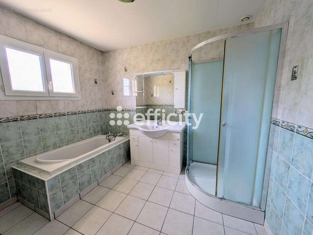 Maison à COUQUEQUES