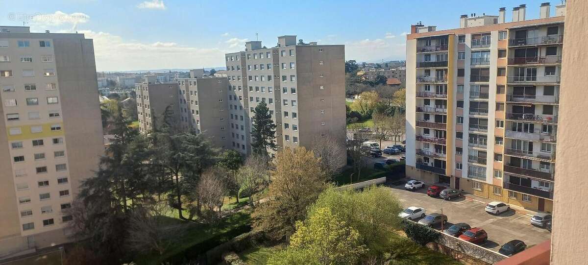   - Appartement à BRON