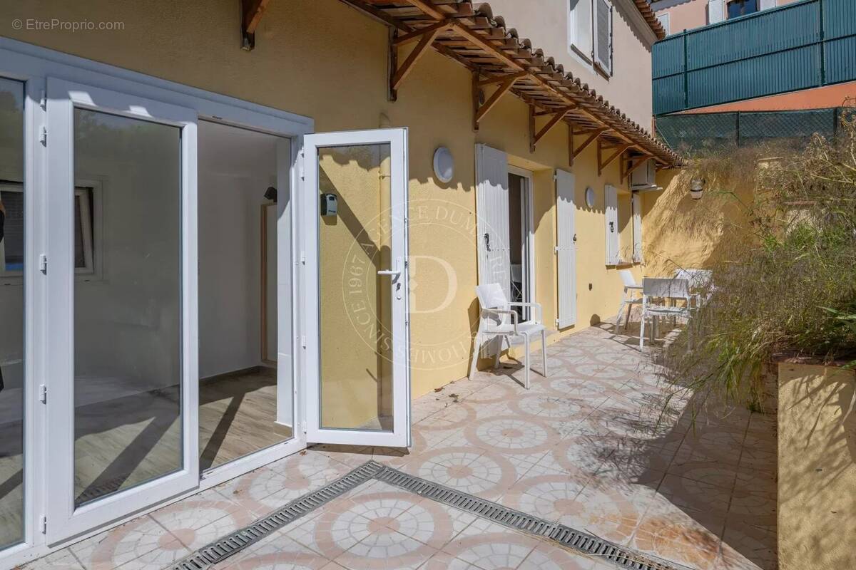 Appartement à SAINT-LAURENT-DU-VAR